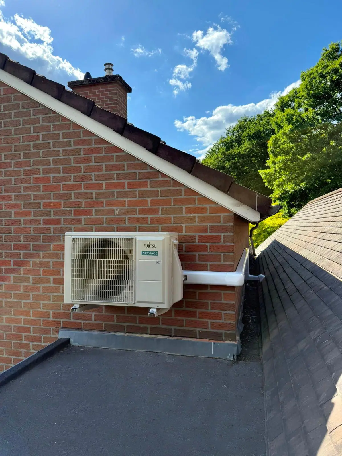 Fujitsu buitenunit gevel installatie Limburg