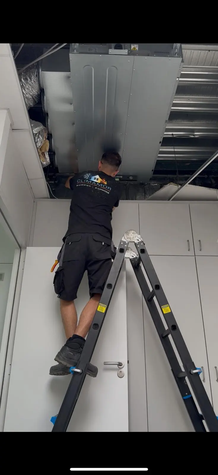 Technician ladder cassette plafondunit Climamor Limburg