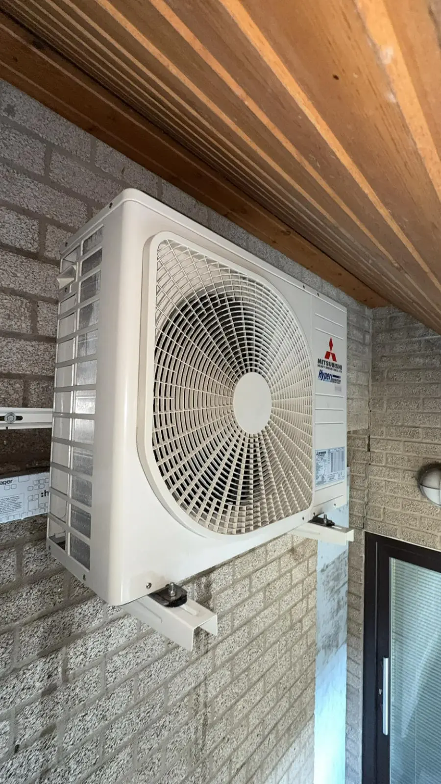 Mitsubishi buitenunits carport installatie Limburg