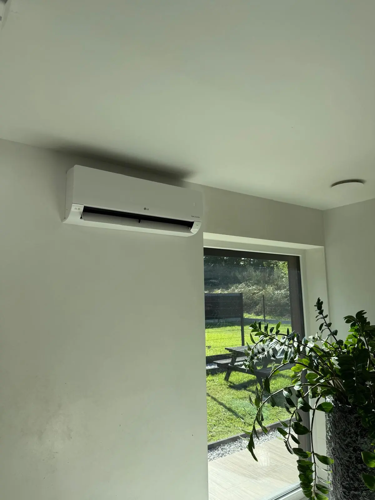 LG airco met tuinzicht installatie Limburg